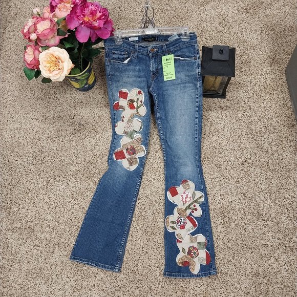 2964 Size 7j Levi's 524 Appliqued With Quilted Flowers Flare Leg Jean - Picture 1 of 6